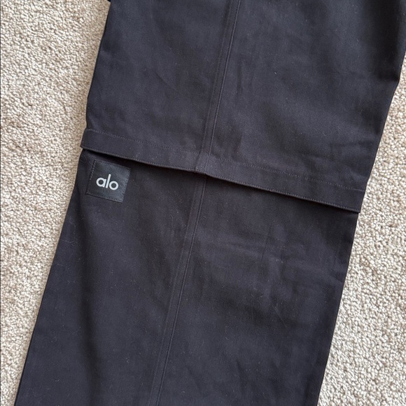 Alo Yoga Mid-Rise Scout Cargo Wide Leg Pant Black - Picture 10 of 14